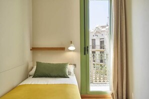 3 bedrooms, iron/ironing board, WiFi, bed sheets - Great apartment families-Sants (Barcelona)