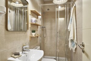 Shower, hair dryer - Great apartment families-Sants (Barcelona)