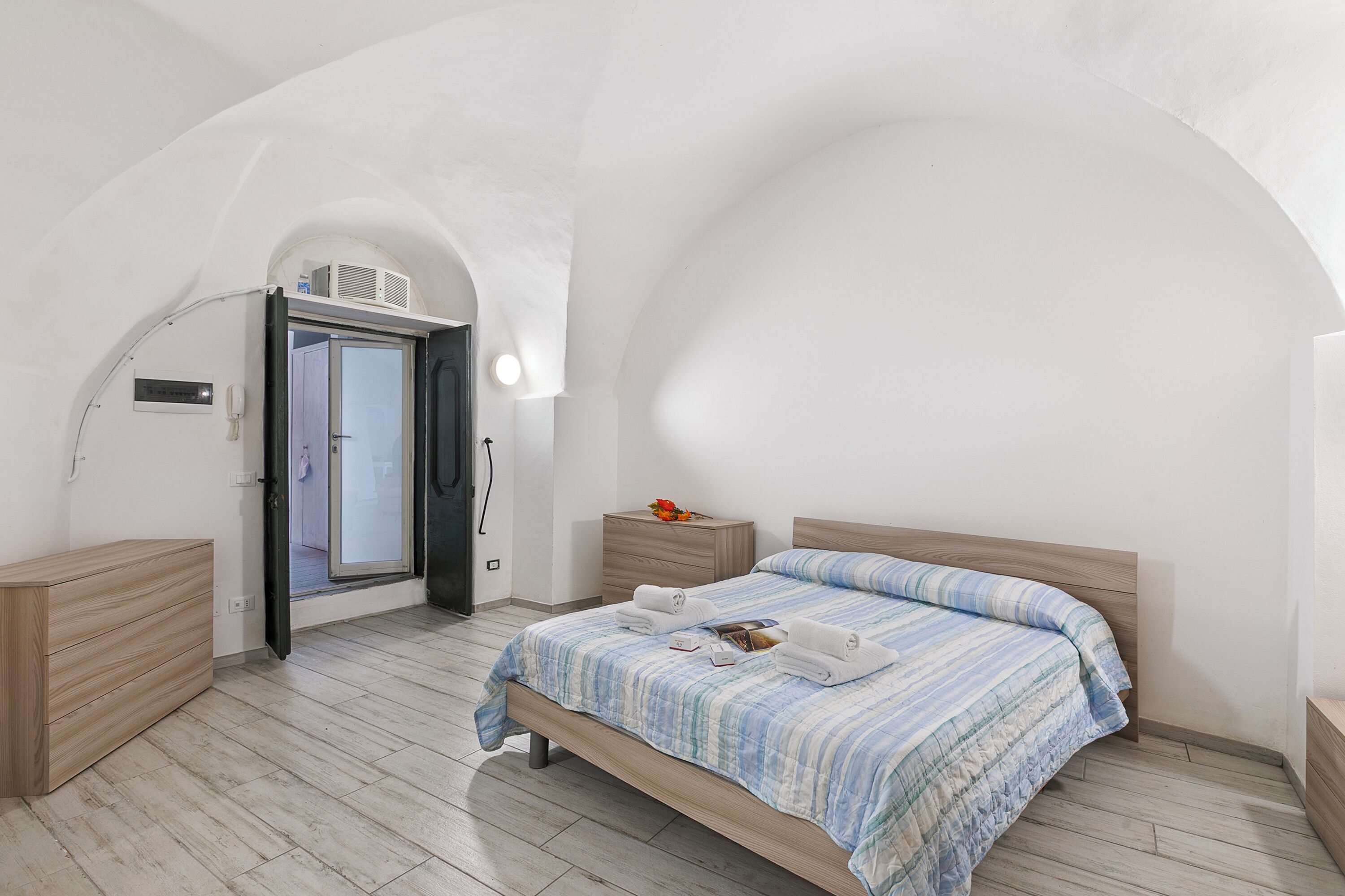 Appartamento familiare, camere multiple, fronte mare (Solemare - Ceriale Center & Parking) | 1 camera, lenzuola