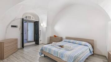 Appartamento familiare, camere multiple, fronte mare (Solemare - Ceriale Center & Parking) | 1 camera, lenzuola