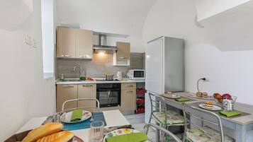 Appartement Familial, plusieurs chambres, vue mer (Solemare - Ceriale Center & Parking) | Cuisine privée