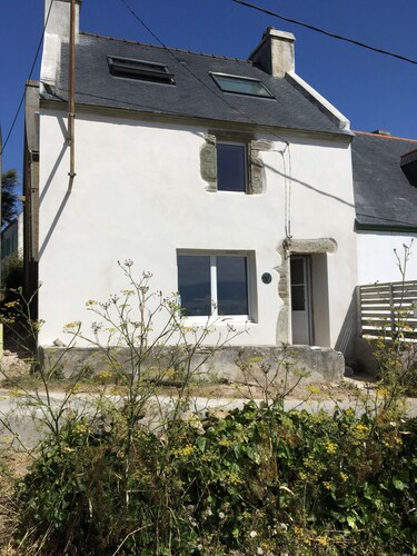 Charming fisherman's cottage, full sea view, 50 m walk to the beach