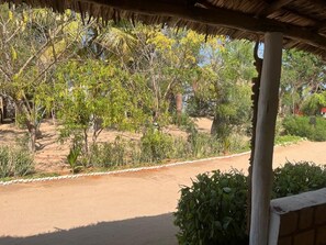 المنطقة المحيطة بالمنشأة