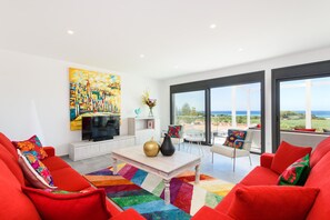 TV - Villa Dolce Vita by Escape Home (Son Bou)