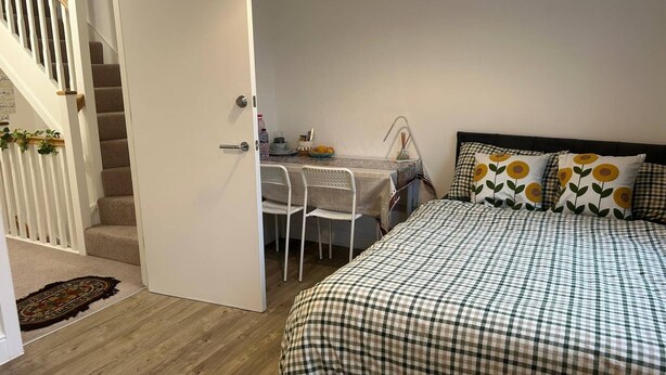 Unclassified image, 1 of 12, button - Room-beautiful Room in a new Build in ox (Oxford)