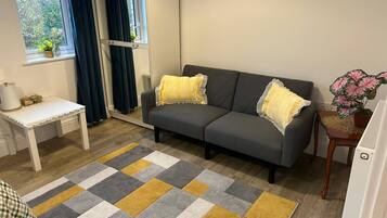 Shared Dormitory, 1 Bedroom | Living area | Books