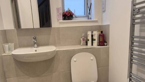 Unclassified image, 3 of 12, button - Room-beautiful Room in a new Build in ox (Oxford)
