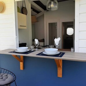 تناول الطعام بالخارج