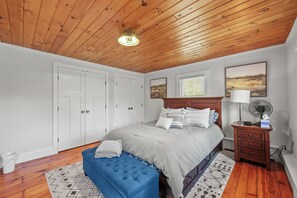 3 habitaciones, tabla de planchar con plancha, wifi y ropa de cama 