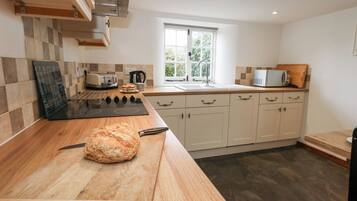 Dishwasher, cookware/dishes/utensils