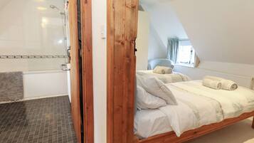 2 bedrooms, individually decorated, individually furnished, free WiFi