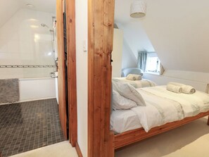 2 dormitorios, decoración individual, mobiliario individual