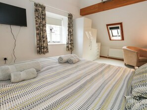 2 bedrooms, individually decorated, individually furnished, free WiFi