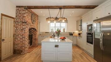 Dishwasher, cookware/dishes/utensils