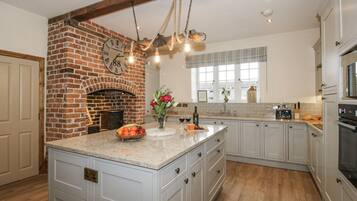 Lava-louças, talheres/pratos/utensílios de cozinha