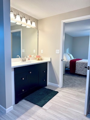 Room - Cozy Christmas 3-bedroom home (Oskaloosa)