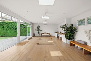 Interior - Contemporary Resort Elegance (Mount ELiza)