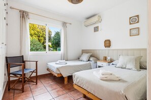 5 chambres, coffres-forts dans les chambres, fer et planche Ă repasser
