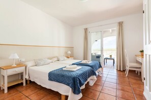 5 bedrooms, in-room safe, iron/ironing board, free WiFi - Villa Casa Olives by Escape Home (Cala Galdana)