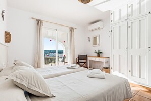 5 bedrooms, in-room safe, iron/ironing board, free WiFi - Villa Casa Olives by Escape Home (Cala Galdana)