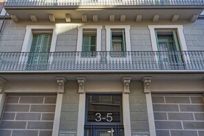 Exterior detail - Big & spacious 3BR flat in Sants (Barcelona)