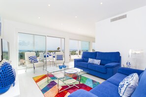 TV, DVD player - Villa Paradise by Escape Home (Son Bou)