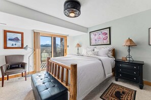 Internet, bed sheets - Cozy 2 bedroom, private HT, mt views, open floor plan (Fraser)