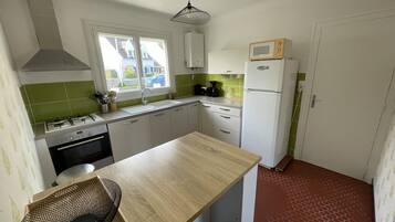 Køleskab, mikrobølgeovn, ovn, kogeplade