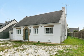 Exterior - Dizavel Holiday Home with Terrace and Garden (Le Croisic)