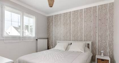Dizavel Holiday Home with Terrace and Garden