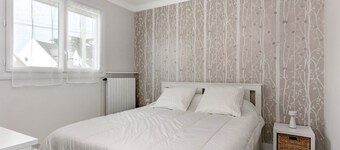 Dizavel Holiday Home with Terrace and Garden