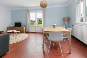 Dining - Dizavel Holiday Home with Terrace and Garden (Le Croisic)