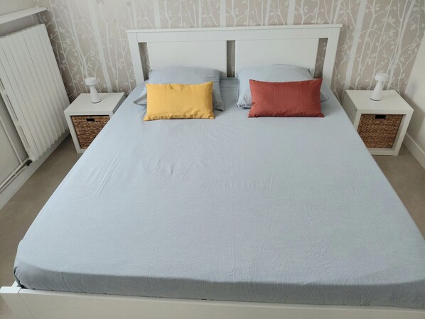 Iron/ironing board - Dizavel Holiday Home with Terrace and Garden (Le Croisic)