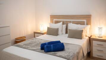 Silitysrauta/-lauta, Wi-Fi, vuodevaatteet