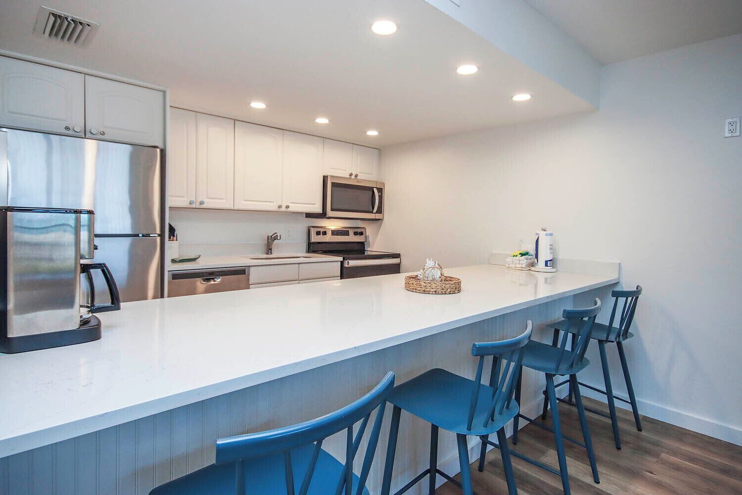 Refrigerador, microondas, horno y parrilla de estufa 