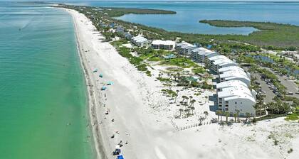 Beach Villa 2625 Gulf View Bliss: Spacious 2BR/2BA on Captiva Island