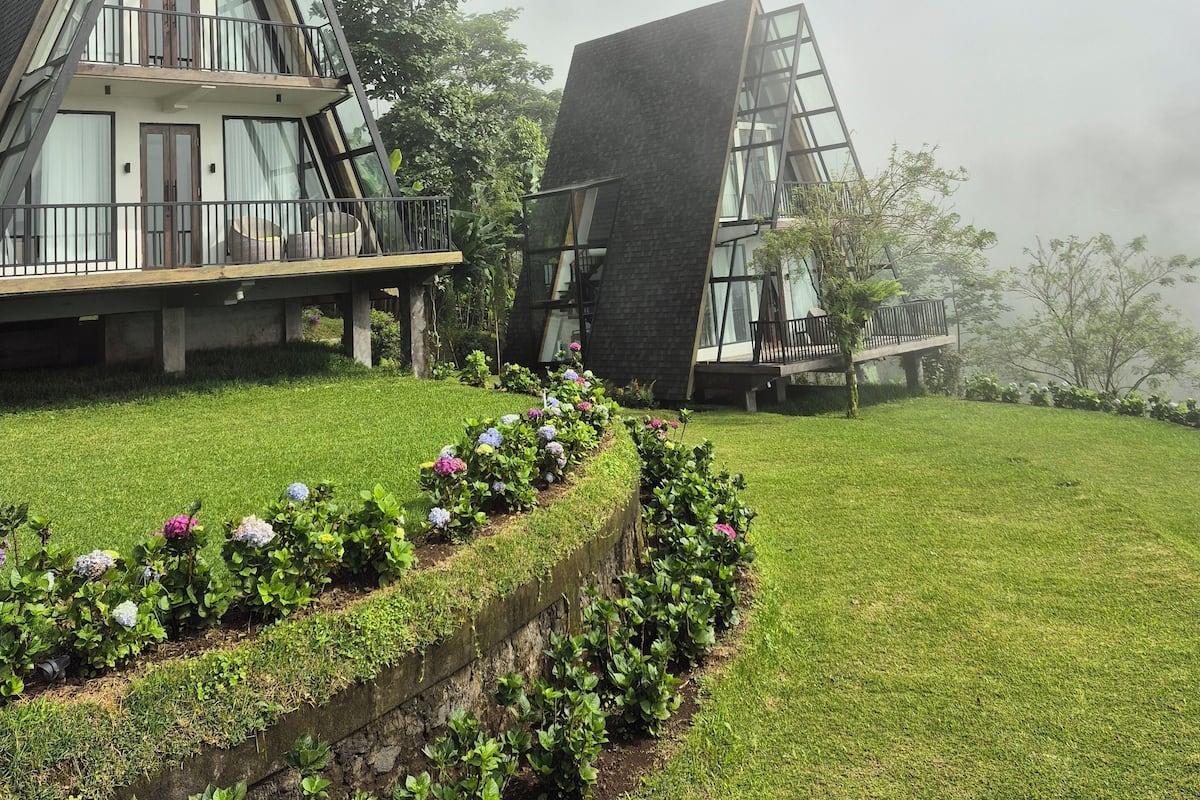 Minibar, desk, free WiFi