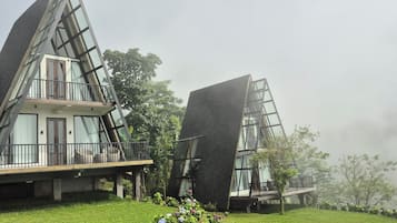 Minibar, desk, free WiFi