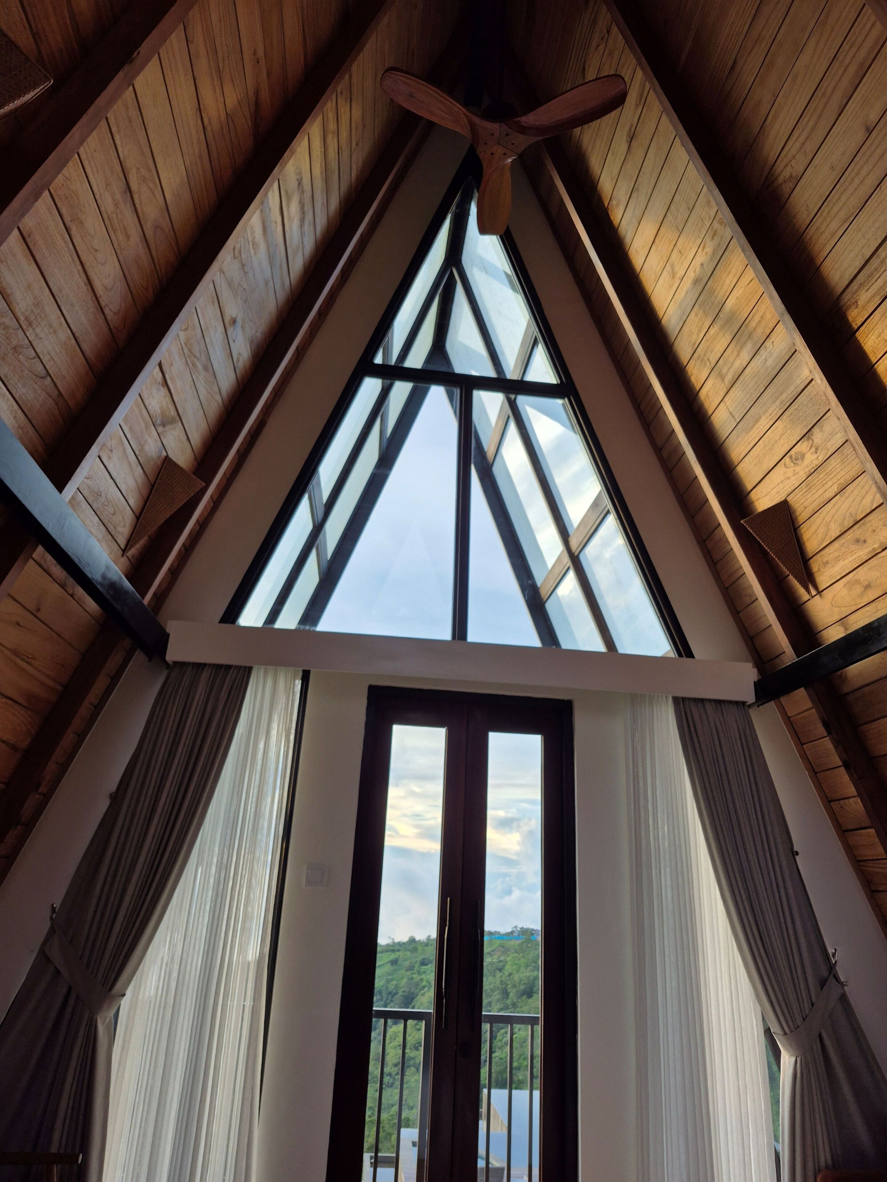 Minibar, desk, free WiFi