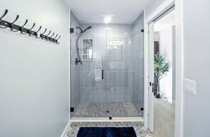 Shower, hair dryer - Welcome to Plaisir d’Amour — “The Pleasure of Love”!  Sleeping 10! (Dennis)