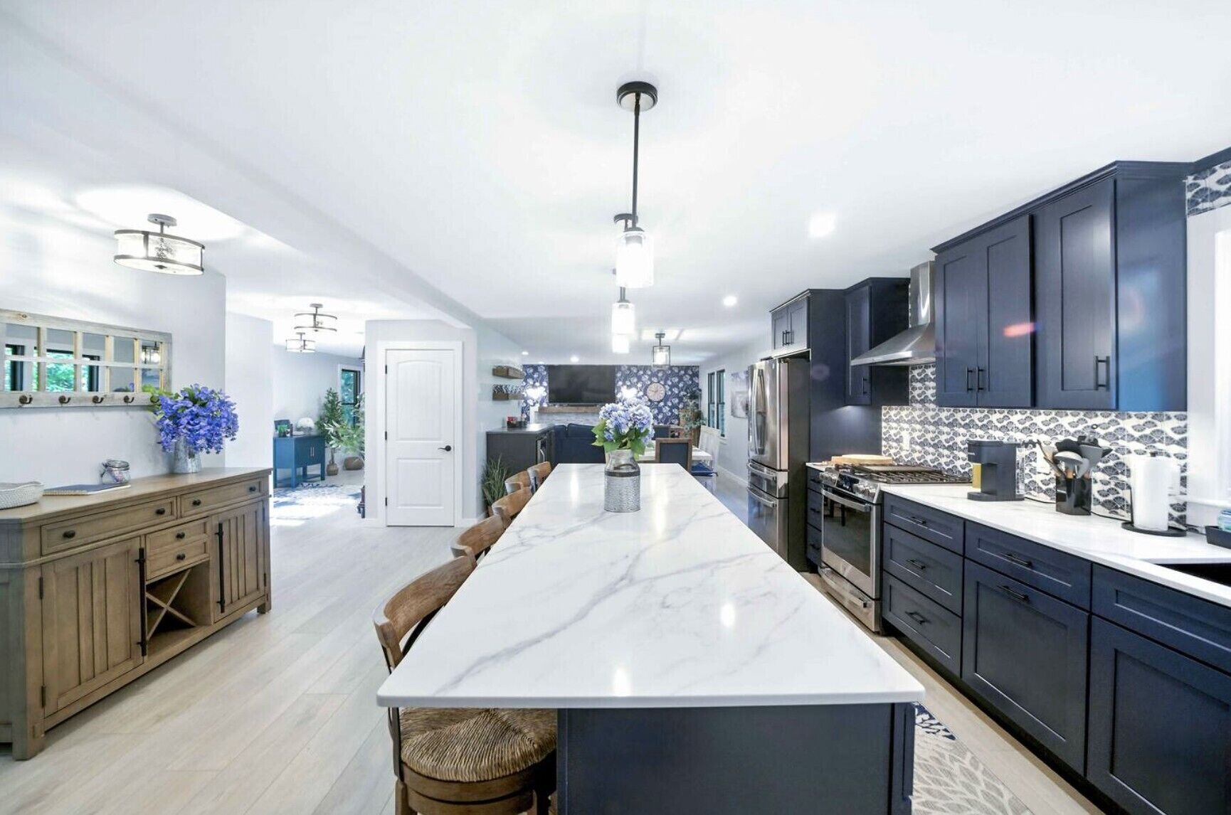 Geladeira, micro-ondas, fogão, cooktop