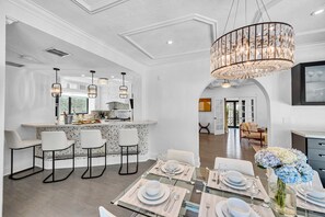 Dining - Near Beach / Las Olas / Heated Pool / Grand Residence / Merlot Key (Fort Lauderdale)