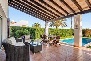 Outdoor dining - Villa Sonrisa by Escape Home (Binibeca)