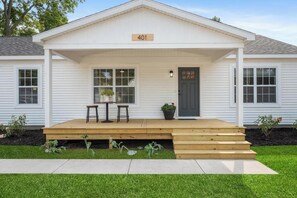 Exterior - Uptown Retreat on Clark Street (Harbor Springs)