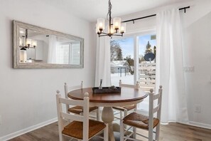 Dining - Uptown Retreat on Clark Street (Harbor Springs)