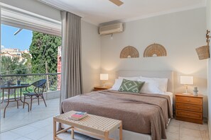 Iron/ironing board, WiFi - Room 'Standard 4' with Shared Terrace, Wi-Fi and Air Conditioning (skoutari)