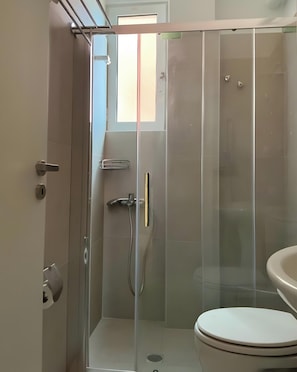 Doccia, asciugacapelli, asciugamani