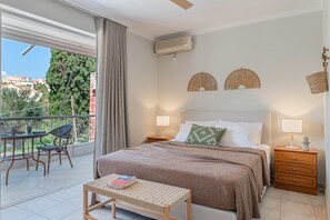 Iron/ironing board, WiFi - Room 'Standard Studio 3' with Shared Terrace, Wi-Fi and Air Conditioning (skoutari)