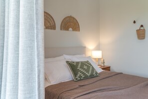 Iron/ironing board, WiFi, bed sheets - Room 'Standard Studio 3' with Shared Terrace, Wi-Fi and Air Conditioning (skoutari)