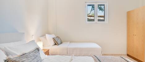 1 habitación, tabla de planchar con plancha y wifi